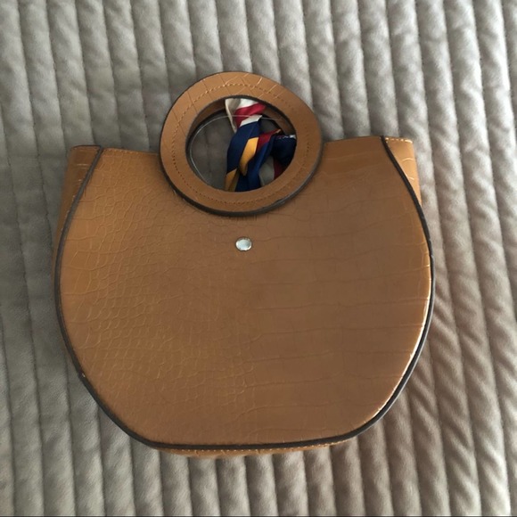 Round satchel bag - Carlos Santana NWT - Picture 2 of 5